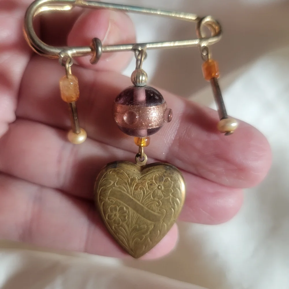 Vintage Artistic Pin Glass Beads & Heart - Picture 2 of 4